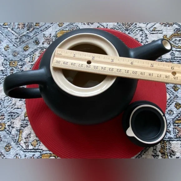 Le Creuset Matte Black Teapot - Picture 11 of 13